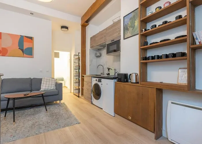 Charming Two Bedroom Wagram 17Th