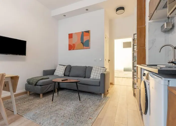 Charming Two Bedroom Wagram 17Th